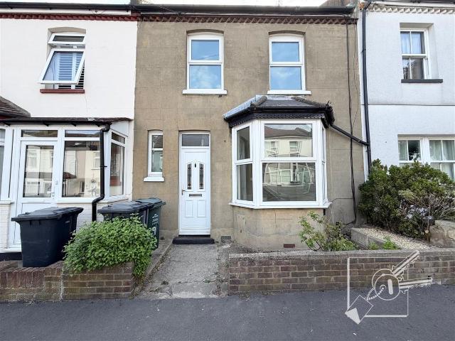 Oak Road, Greenhithe DA9, 3 bed property to rent, £1,700 pcm | PrimeLocation