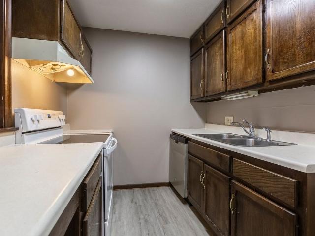 Oak Ridge Apartments in Millard 1 Bedroom Apartment for Rent at 12775 Woodcrest Plz, Omaha, NE 68137
