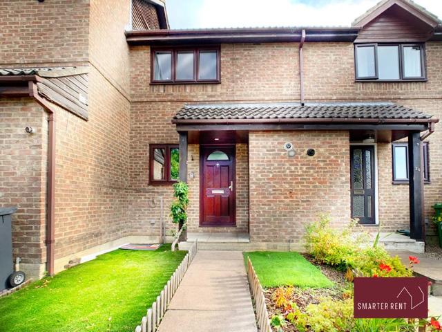 Oak Ridge, West End GU24 2 bed terraced house to rent £3,300 pcm £762 pw