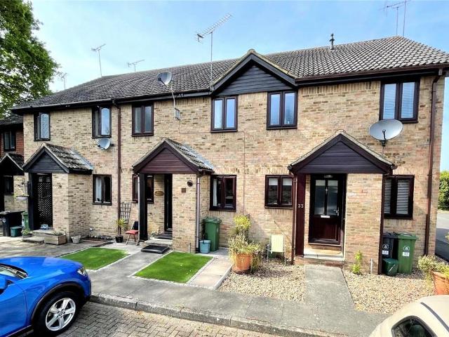 Oak Ridge, West End, Woking, Surrey. 1 bed terraced house to rent £1,100 pcm £254 pw