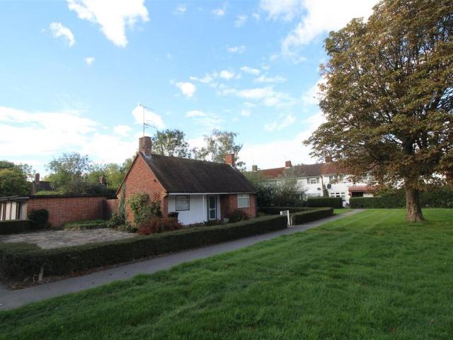 Oak Way, Crawley 1 bed bungalow to rent £1,450 pcm £335 pw