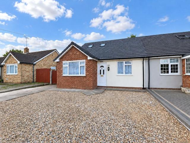 Oak Way, Feltham, Greater London TW14, 3 bed detached house to rent, £2,600 pcm | PrimeLocation