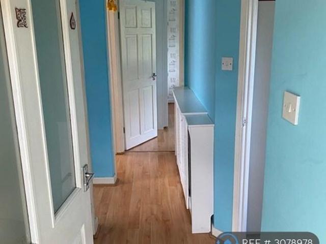 Oak Way, Feltham, TW14 3 bed maisonette to rent £1,950 pcm £450 pw
