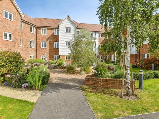 Oak Tree Court Smallhythe Road TN30 2 bed apartment to rent £1,500 pcm £346 pw