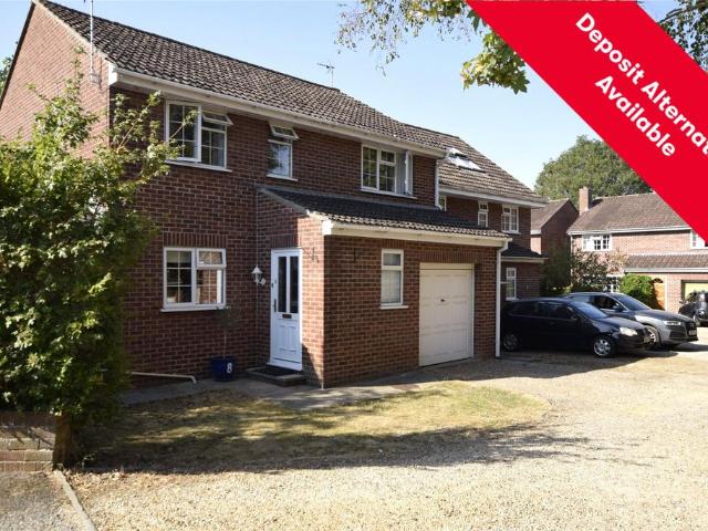 Oak Tree Close, Wiltshire BA14 4 bed detached house to rent £1,650 pcm £381 pw