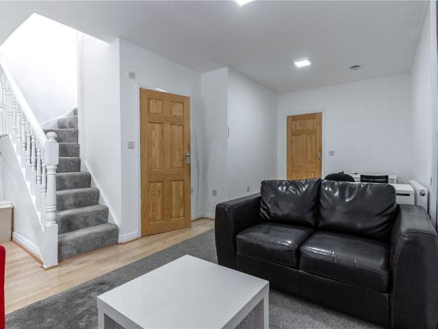 Oak Tree Lane, Birmingham, West Midlands B29, 1 bed flat to rent, £975 pcm | PrimeLocation