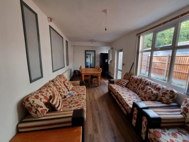 Oak Tree Lane, Selly Oak B29 1 bed semi detached house to rent £500 pcm £115 pw