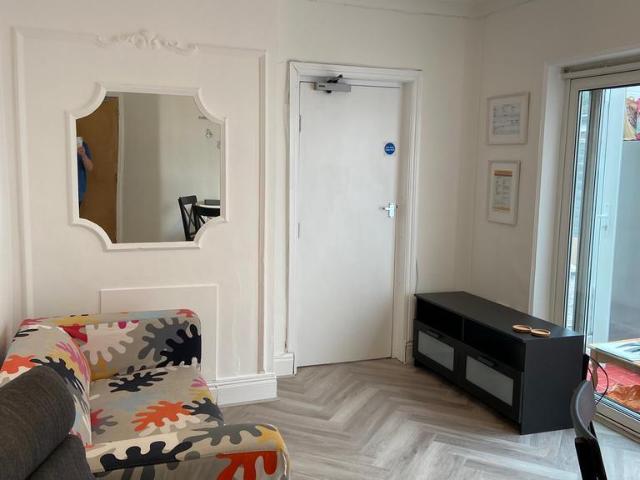 Oak Tree Lane, Selly Oak B29 6 bed semi detached house to rent £2,470 pcm £570 pw