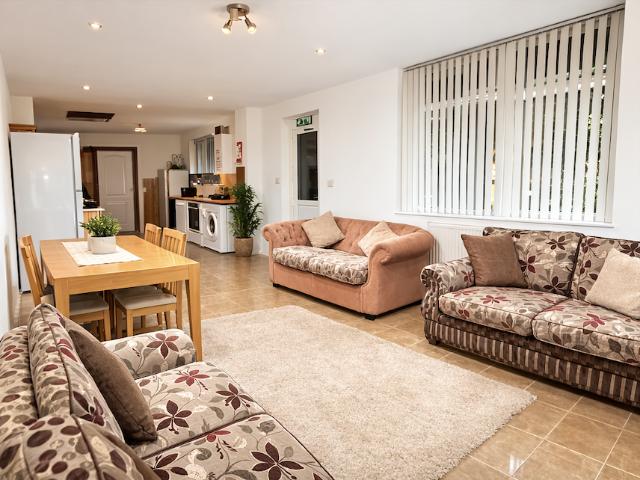 Oak Tree Lane, Selly Oak B29 9 bed semi detached house to rent £3,705 pcm £855 pw