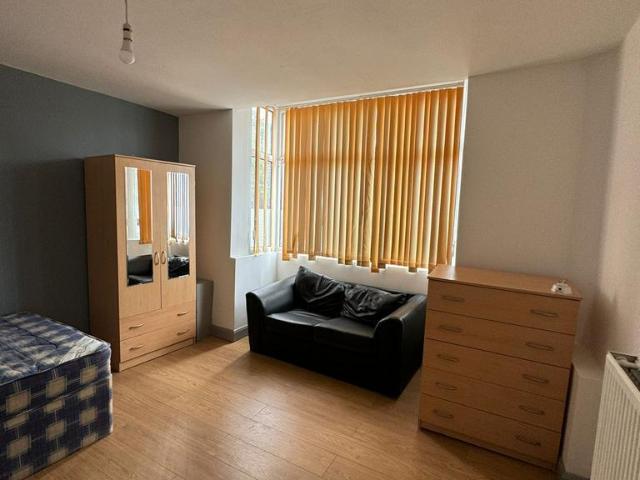 Oak Tree Lane, Selly Oak B29 9 bed semi detached house to rent £4,095 pcm £945 pw