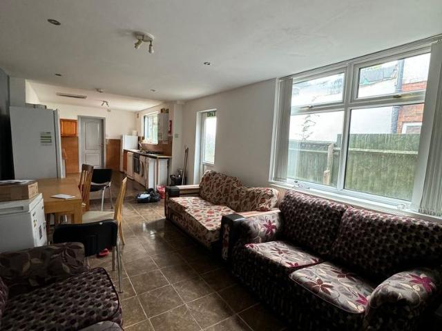 Oak Tree Lane, Selly Oak B29 9 bed semi detached house to rent £4,095 pcm £945 pw