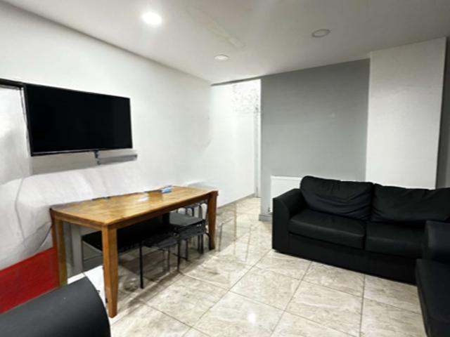 Oak Tree Lane, Selly Oak B29 9 bed semi detached house to rent £4,302 pcm £993 pw