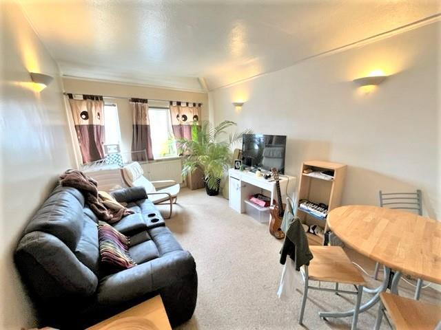 Oak Tree Lane, Selly Oak, Birmingham 1 bed flat to rent £900 pcm £208 pw