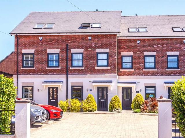 Oak Tree Road, Buckinghamshire SL7 4 bed terraced house to rent £3,500 pcm £808 pw