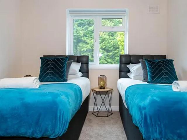 Oakcroft Road, Wake Green, B13 0HP, United Kingdom | 3 bed house for rent #136169259 | Rentberry