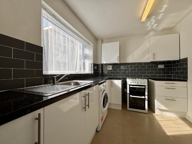 Oakdale, Beckenham, BR3 1 bed apartment to rent £1,450 pcm £335 pw
