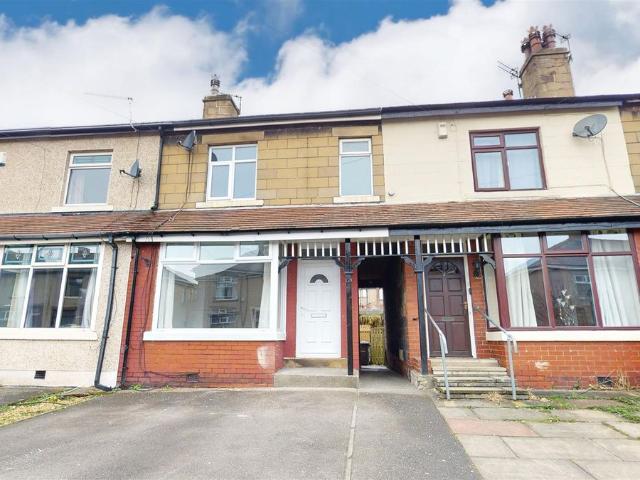 Oakdale Crescent, Bradford BD6, 3 bed terraced house to rent, £995 pcm | PrimeLocation