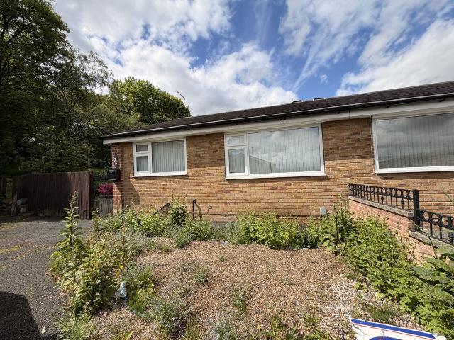 Oakdale Drive, Bradford, West Yorkshire BD10, 2 bed bungalow to rent, £800 pcm | PrimeLocation