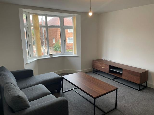 Oakdale Road, Arnold NG5, 2 bed flat to rent, £850 pcm | PrimeLocation