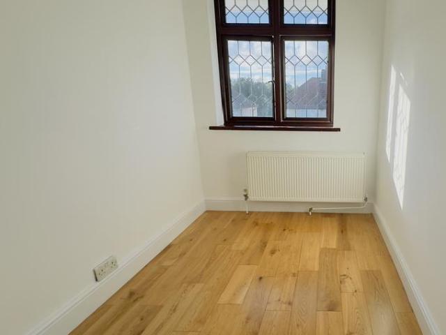 Oakdene Avenue, Chislehurst BR7 3 bed detached house to rent £2,500 pcm £577 pw
