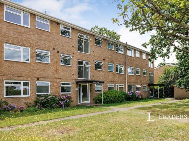 Oakdene Court, Walton on Thames, KT12 2 bed flat to rent £1,600 pcm £369 pw