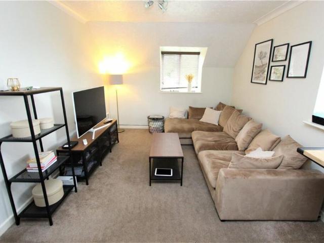 Oakdene Gardens, SO50