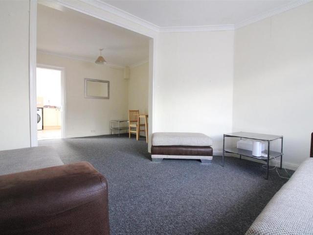 Oakdene Road, Uxbridge 3 bed house to rent £1,850 pcm £427 pw