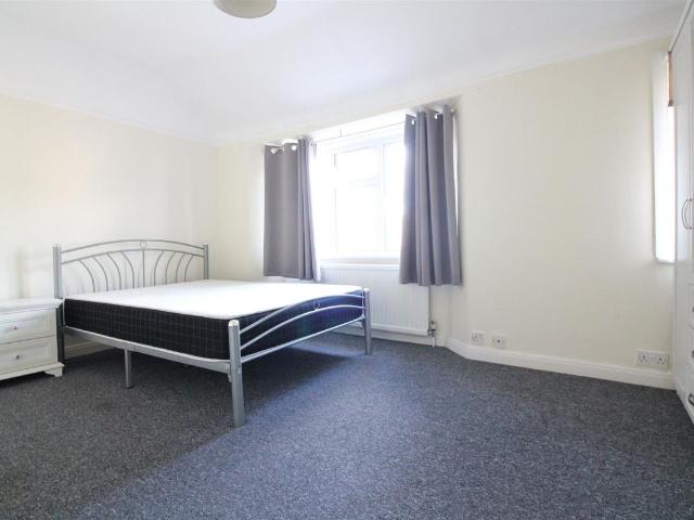 Oakdene Road, Uxbridge UB10, 3 bed property to rent, £1,850 pcm | PrimeLocation