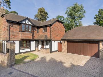 Oakdene, Sunningdale SL5 5 bed detached house to rent £6,000 pcm £1,385 pw