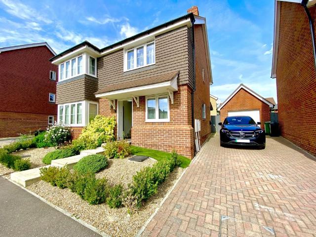 Oaken Wood Drive, MAIDSTONE, ME16 4 bed property to rent £2,300 pcm £531 pw