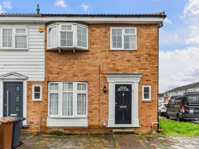Oakfield Court, Whitehouse Avenue, Borehamwood WD6, 3 bed end terrace house to rent, £2,250 pcm | PrimeLocation