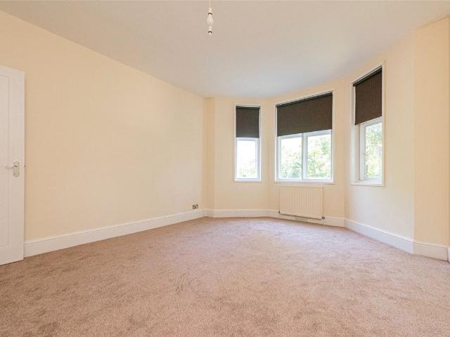 Oakfield Court, Finsbury Park, London N8, 1 bed flat to rent, £1,800 pcm | PrimeLocation