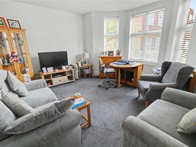 Oakfield Court, Haslemere Road, Crouch End, London N8, 2 bed flat to rent, £2,550 pcm | PrimeLocation