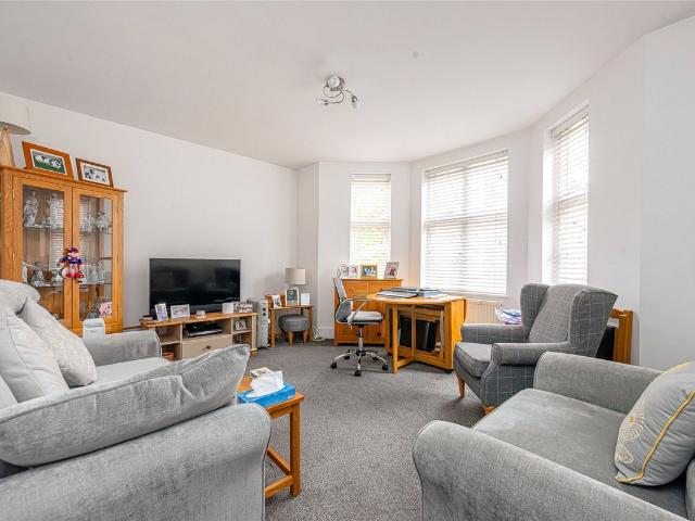 Oakfield Court, Haslemere Road, Crouch End, London N8, 2 bed flat to rent, £2,550 pcm | PrimeLocation
