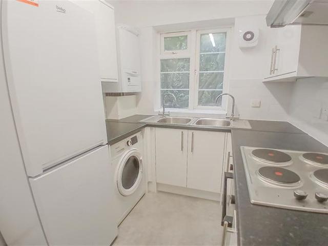 Oakfield Court, Hendon Way, Brent Cross NW2, 2 bed flat to rent, £1,800 pcm | PrimeLocation