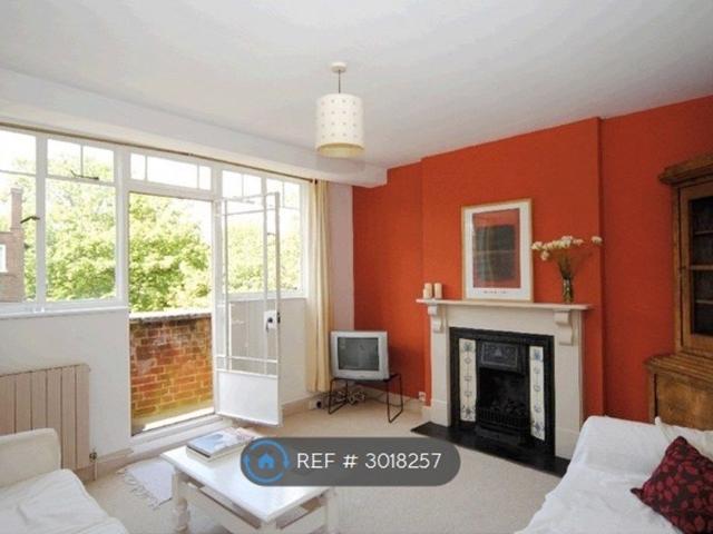 Oakfield Court, London N8, 3 bed flat to rent, £2,450 pcm | PrimeLocation