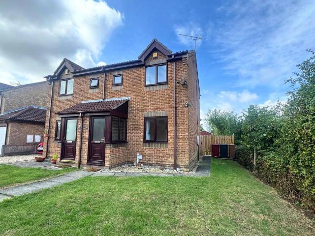 Oakfield Close, Brigg, North. 2 bed semi detached house to rent £775 pcm £179 pw