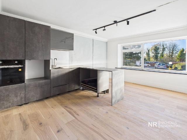 Oakfield Drive, Reigate, Surrey. RH2, 3 bed flat to rent, £1,750 pcm | PrimeLocation