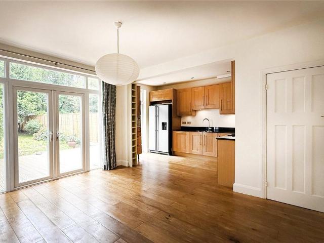 Oakfield Gardens, Beckenham, BR3 4 bed terraced house to rent £3,500 pcm £808 pw