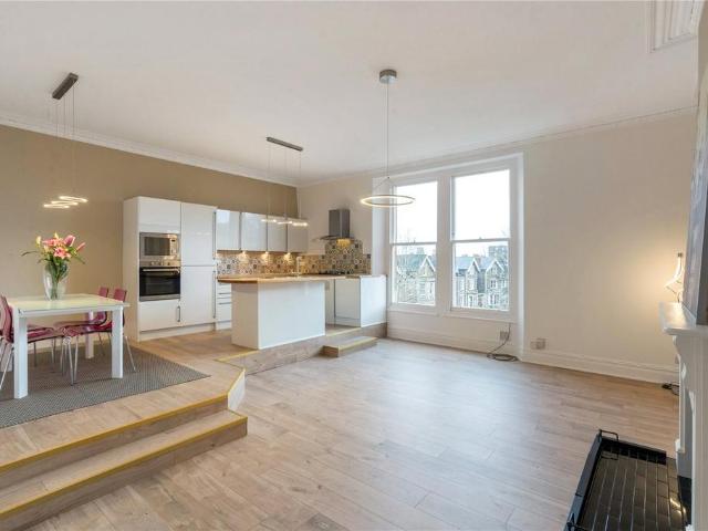 Oakfield Road, Clifton, Bristol, BS8 3 bed apartment to rent £3,150 pcm £727 pw