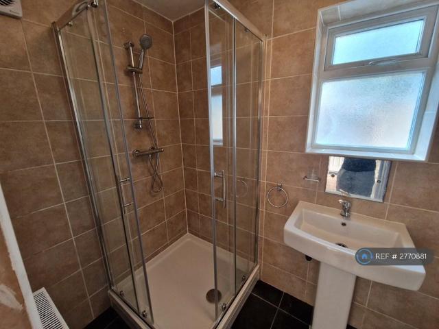 Oakfield Road, London, E6 3 bed terraced house to rent £2,550 pcm £588 pw