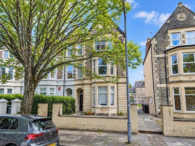 Oakfield Street, Cardiff CF24 2 bed flat to rent £1,400 pcm £323 pw