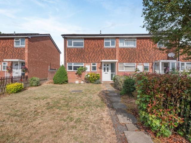 Oakfields Close, Ecchinswell, Newbury, Berkshire RG20, 3 bed semi detached house to rent, £1,500 pcm | PrimeLocation