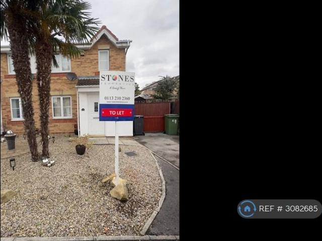 Oakham Way, Leeds, LS9 3 bed semi detached house to rent £1,200 pcm £277 pw