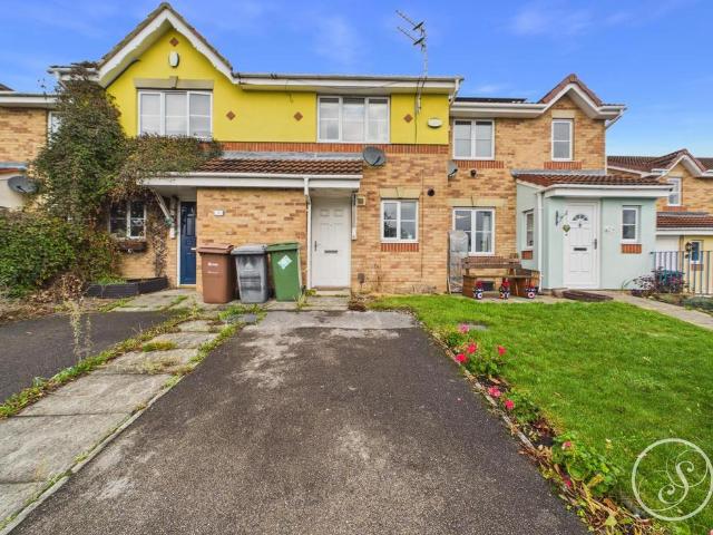 Oakham Way, Leeds 2 bed semi detached house to rent £1,100 pcm £254 pw