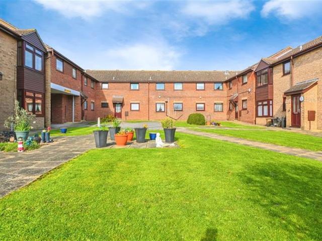 Oakhaven, Harwich CO12, 1 bed flat to rent, £875 pcm | PrimeLocation