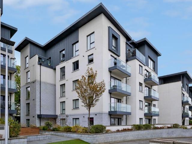 Oakhill Grange, Third Floor. 2 bed flat to rent £1,300 pcm £300 pw