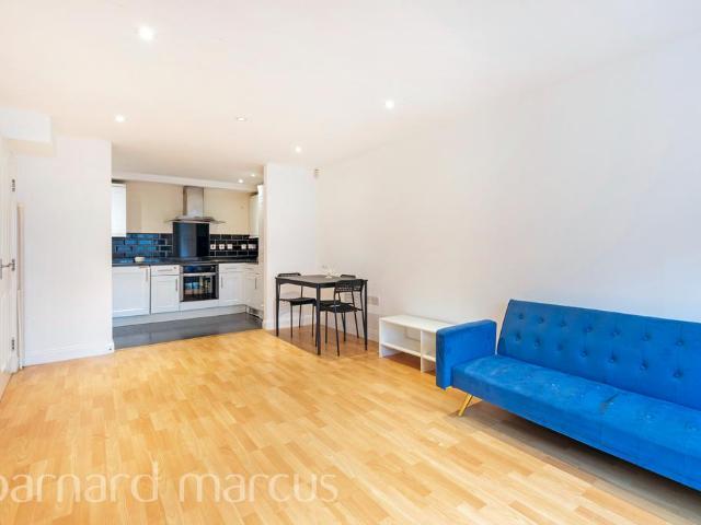 Oakhill Road, SUTTON 2 bed apartment to rent £1,750 pcm £404 pw