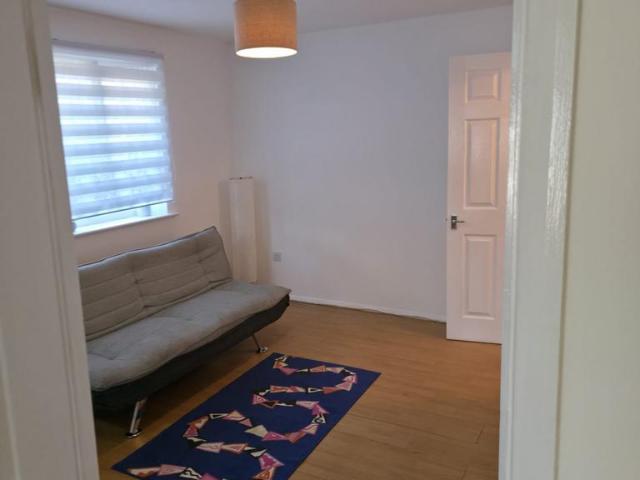 Oakhill Road, RM19 1 bed flat to rent £1,100 pcm £254 pw