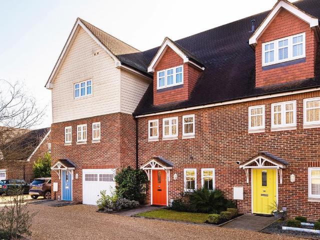 Oakhurst Park Gardens, Hildenborough, Tonbridge TN11, 4 bed property to rent, £2,600 pcm | PrimeLocation